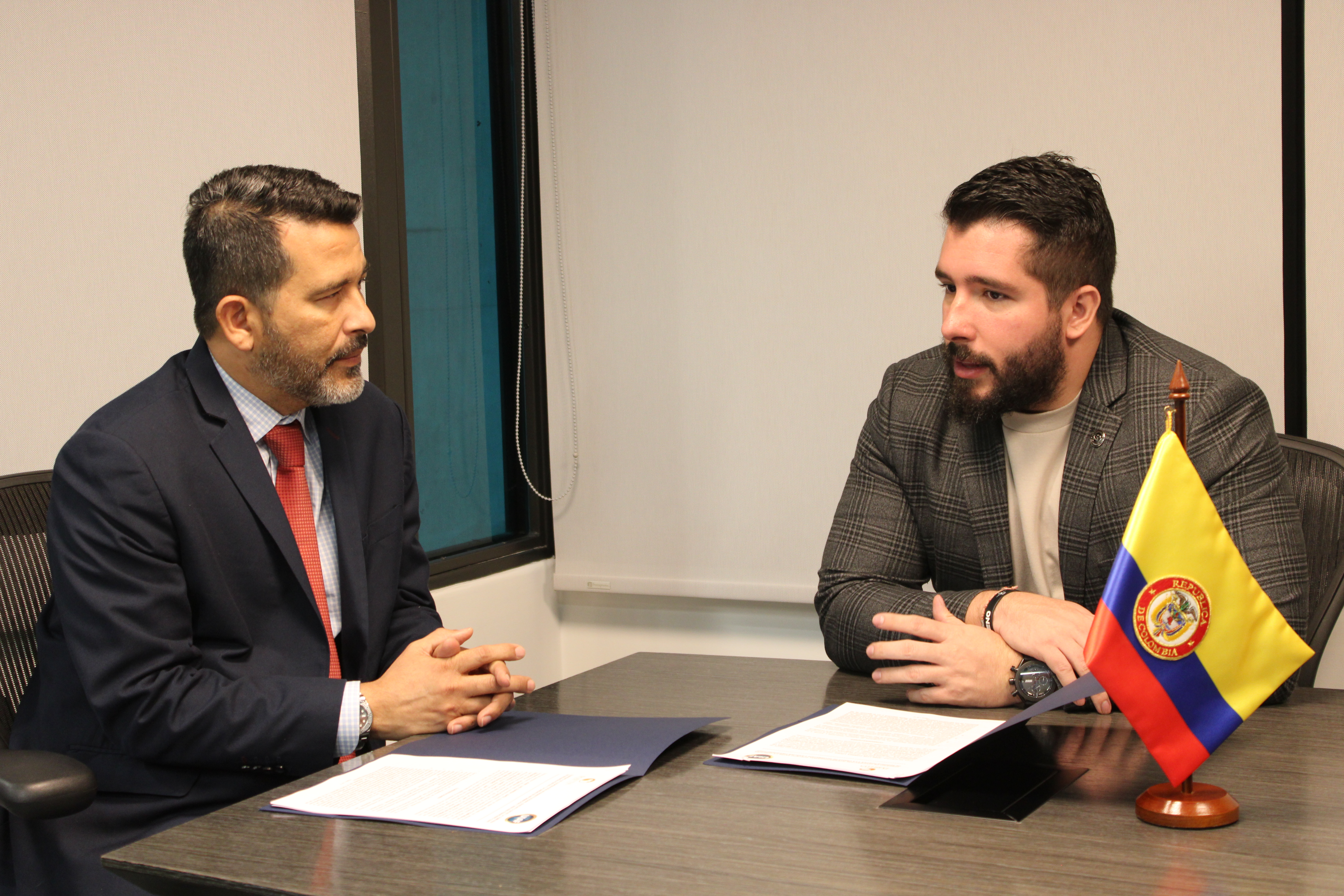 Firma de convenio entre la UIAF y Positiva 1