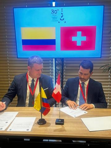 Director general de la UIAF y el jefe de la UIF de Suiza. Director general de la UIAF y el jefe de la UIF de Suiza.