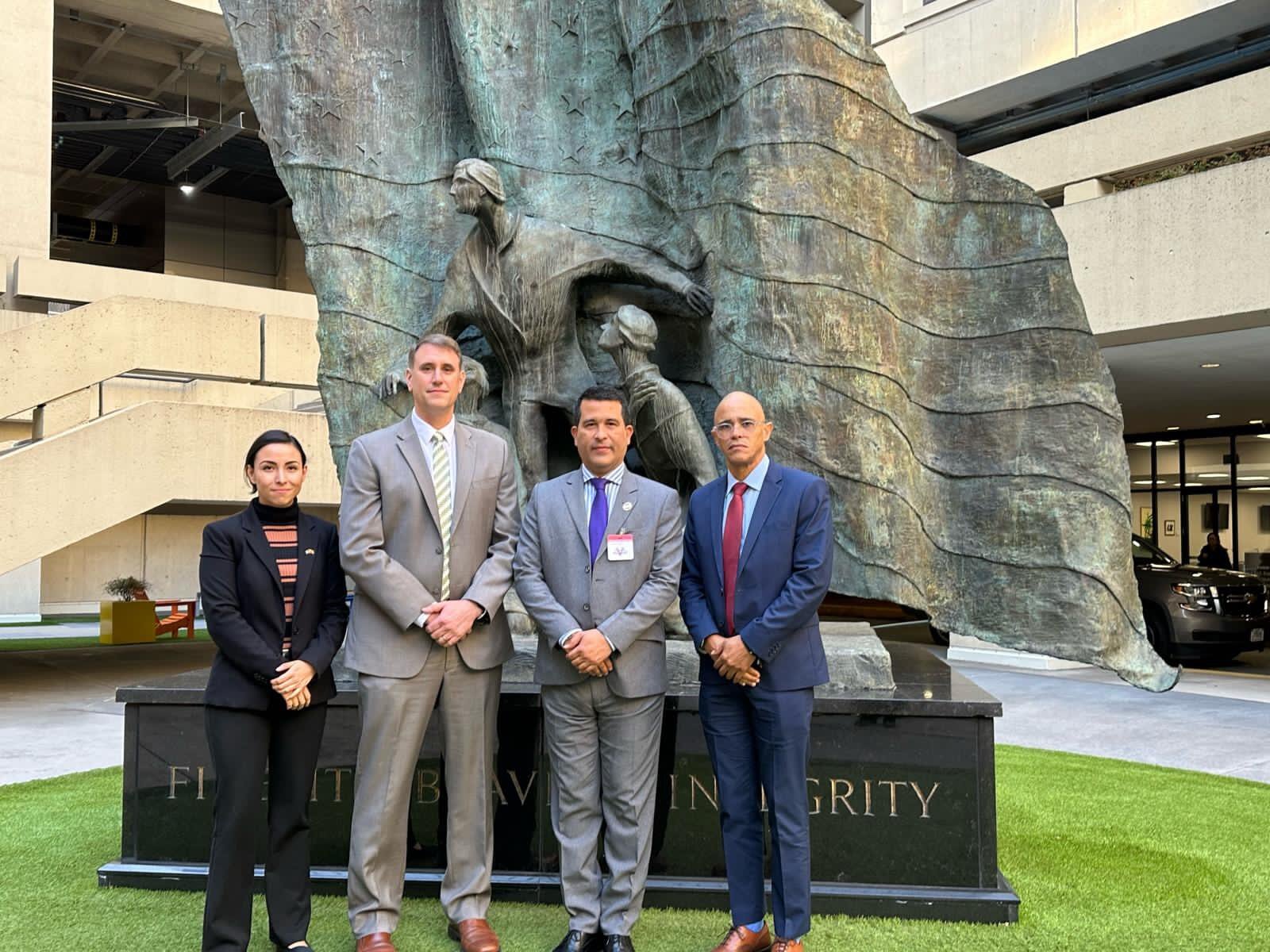 IAF y FBI comparten experiencias IAF y FBI comparten experiencias y métodos investigativos