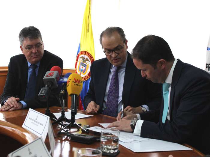 Nación y UIAF Procuraduría General de la Nación y UIAF