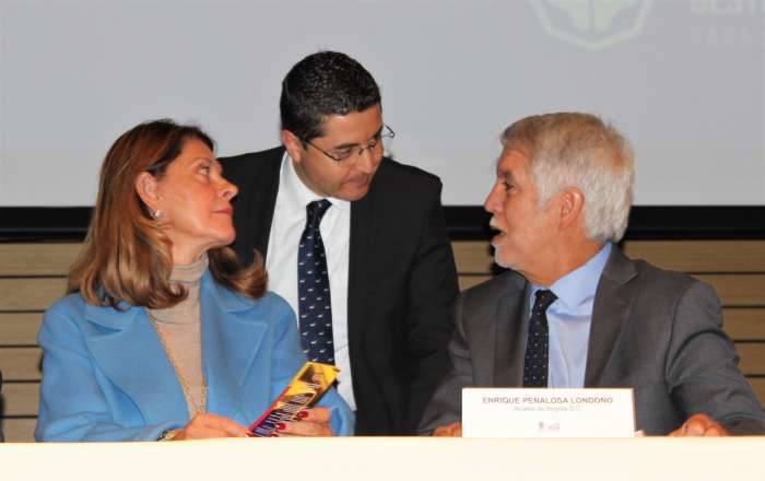 Alcaldía de Bogotá y la UIAF Alcaldía de Bogotá y la UIAF