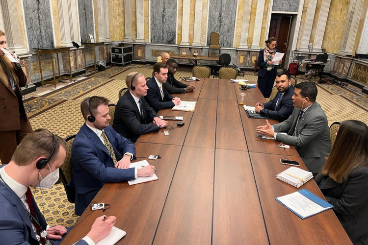 En Washington, el director general de la UIAF sostuvo reuniones estratégicas para fortalecer la lucha antilavado y contra el financiamiento del terrorismo