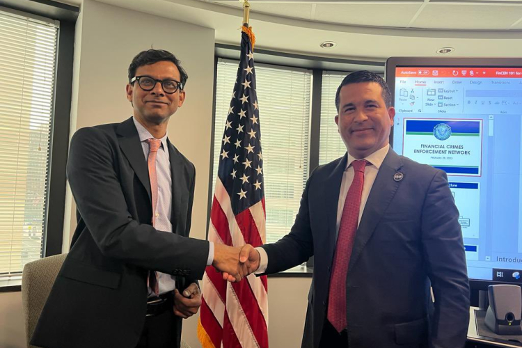 Directores de la UIAF y FinCEN se reúnen en Washington